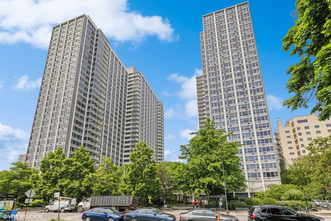 4250 N Marine Dr in Chicago, IL - Building Photo