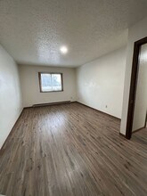 671 24th St W in Dickinson, ND - Building Photo - Building Photo