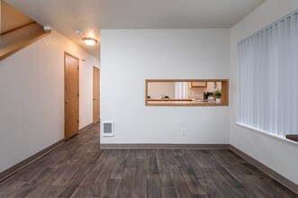The Montavilla in Portland, OR - Foto de edificio - Building Photo