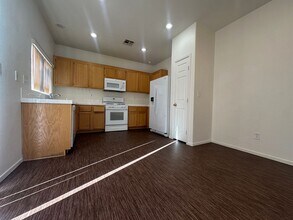 9469 Vast Valley Ave in Las Vegas, NV - Building Photo - Building Photo