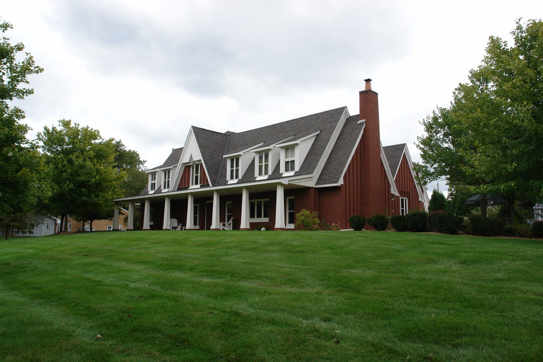 Guest House in Lansing, MI - Building Photo