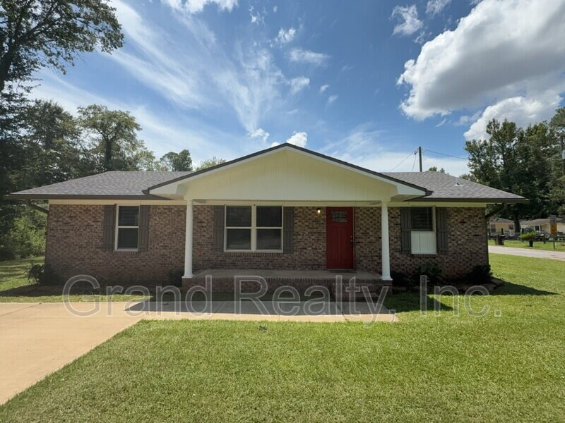 6709 Old Hwy 90 in Milton, FL - Building Photo