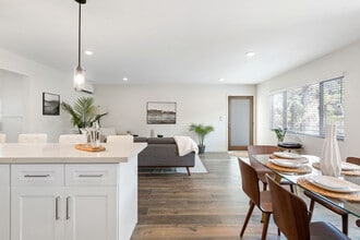 Pacific Apartment Homes at Emerald in Torrance, CA - Foto de edificio - Building Photo