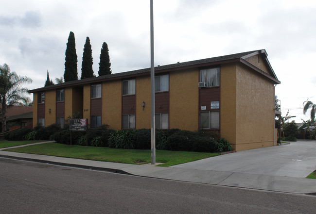 J.E.K. II Apartments in Chula Vista, CA - Foto de edificio - Building Photo