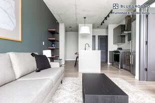 939 W Washington Blvd in Chicago, IL - Building Photo