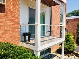 Somerset Apartments in Cincinnati, OH - Building Photo