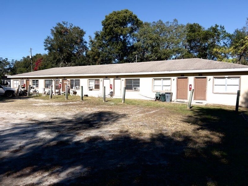 331 E 14th St in Apopka, FL - Foto de edificio