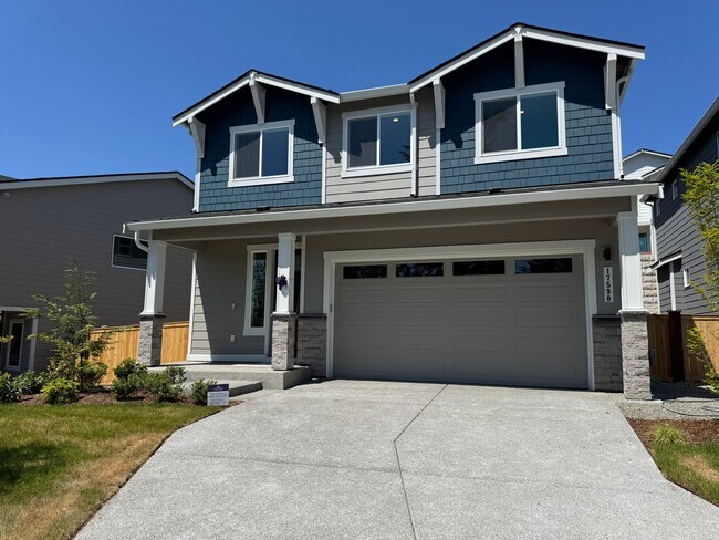 17590 NE Midnight Sun Loop in Poulsbo, WA - Foto de edificio - Building Photo