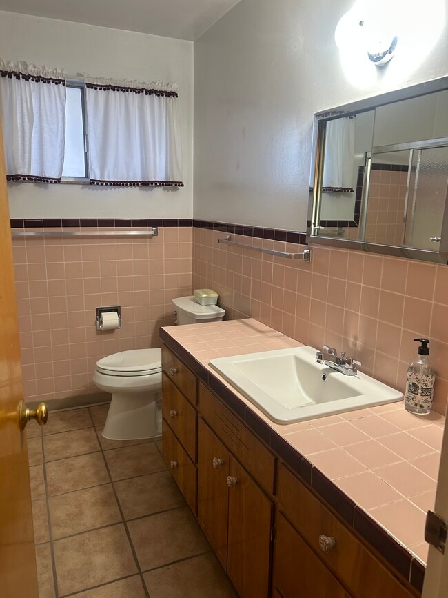 property at 285-100 100 E St