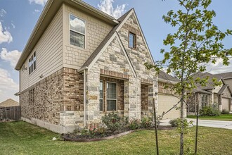 617 Elm Grn St in Hutto, TX - Building Photo - Building Photo