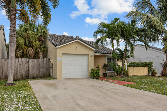 6053 Strawberry Fields Way in Greenacres, FL - Building Photo - Building Photo