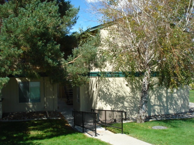 property at 3913 Clear Acre Ln