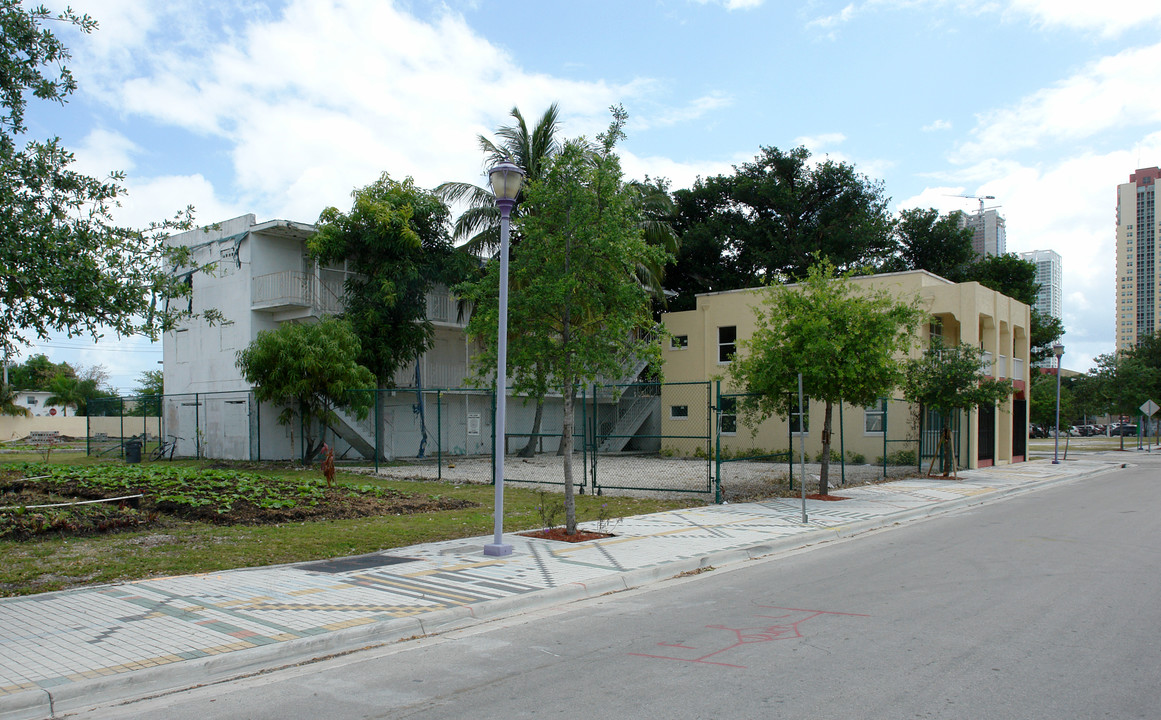 910 NW 2nd Ct in Miami, FL - Building Photo