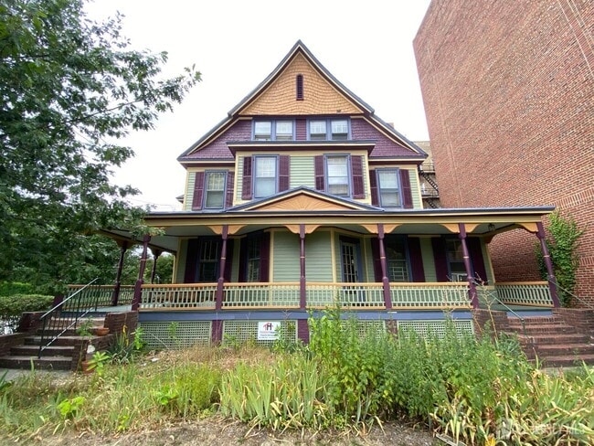 property at 121 Livingston Ave