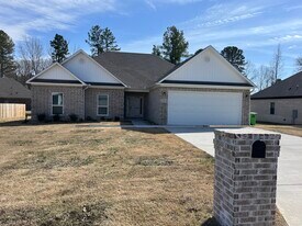 137 Hayden Dr in Beebe, AR - Building Photo