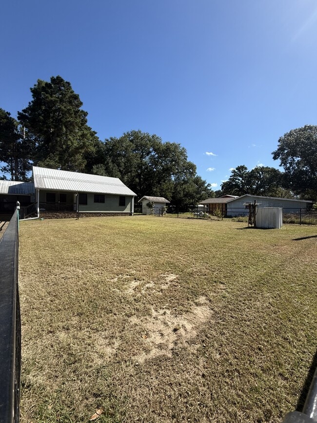 195 Gail St in Huntington, TX - Building Photo - Building Photo