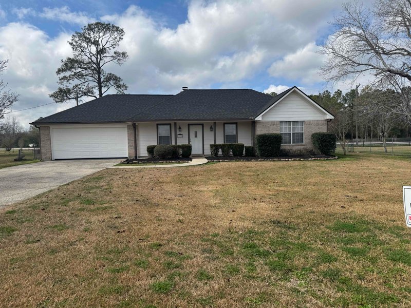 11392 Dugat Rd in Beaumont, TX - Building Photo