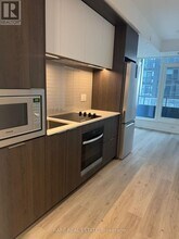 395 Square One Dr in Mississauga, ON - Building Photo - Building Photo