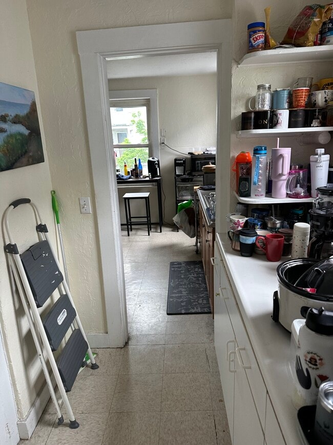 58 Brock St, Unit 3 in Boston, MA - Foto de edificio - Building Photo