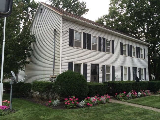 property at 8 S Morning St