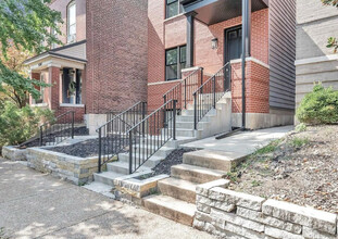 1045 S Taylor Ave, Unit 2 in St. Louis, MO - Building Photo - Building Photo