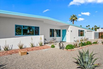 279 NW Cerritos Dr in Palm Springs, CA - Building Photo - Building Photo