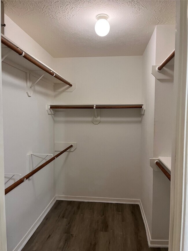 10910 Thorncliff Dr in Humble, TX - Building Photo - Building Photo