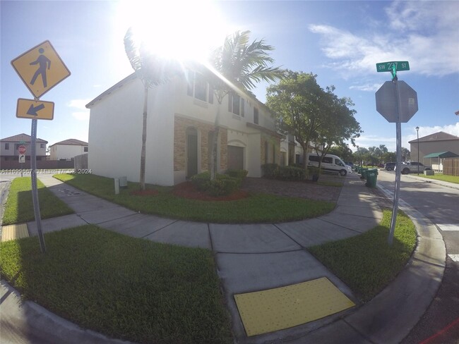 23705 SW 117th Ct in Homestead, FL - Foto de edificio - Building Photo