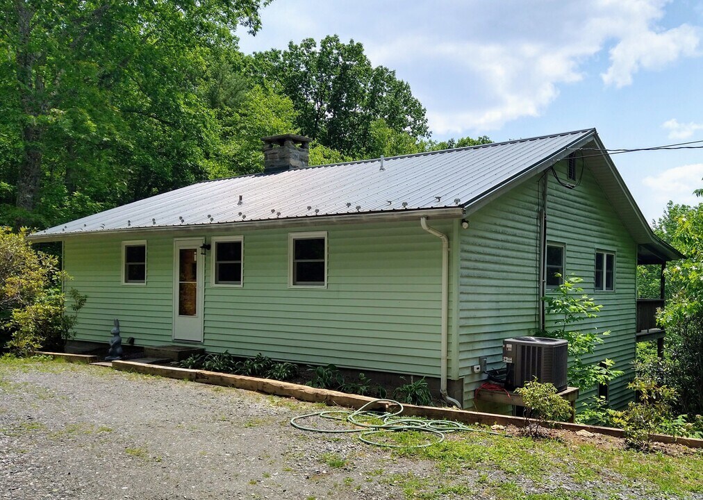 295 Ozzie Cornett Dr in Boone, NC - Building Photo