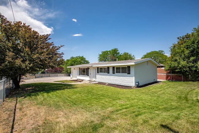 9949 Sego Lily Dr in Sandy, UT - Building Photo - Building Photo