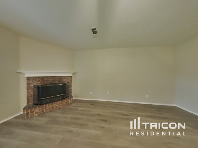 10512 Fossil Hill Dr in Fort Worth, TX - Building Photo - Building Photo