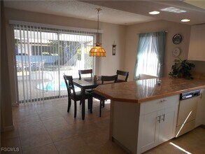 3817 SE 11th Ave in Cape Coral, FL - Foto de edificio - Building Photo