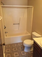 134 W Main St in Plainville, CT - Building Photo - Building Photo