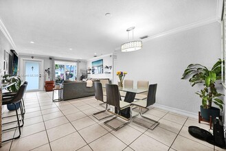 740 N 73rd Ave in Hollywood, FL - Building Photo - Building Photo