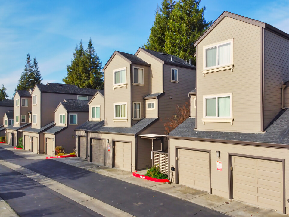 Mission Bay Village in Hayward, CA - Foto de edificio