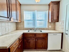 202 E 6th St in Owasso, OK - Building Photo - Building Photo