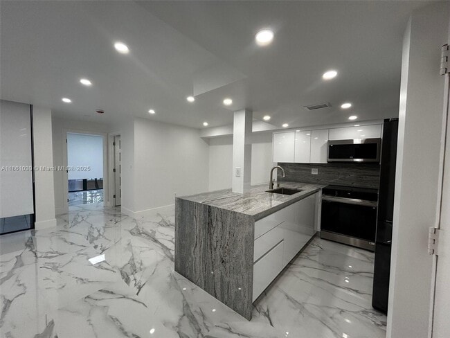 11790 SW 18th St in Miami, FL - Building Photo - Building Photo