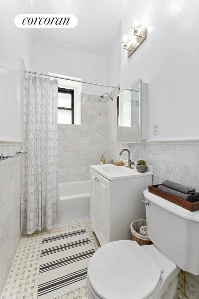 321 Columbus Ave in New York, NY - Building Photo - Building Photo