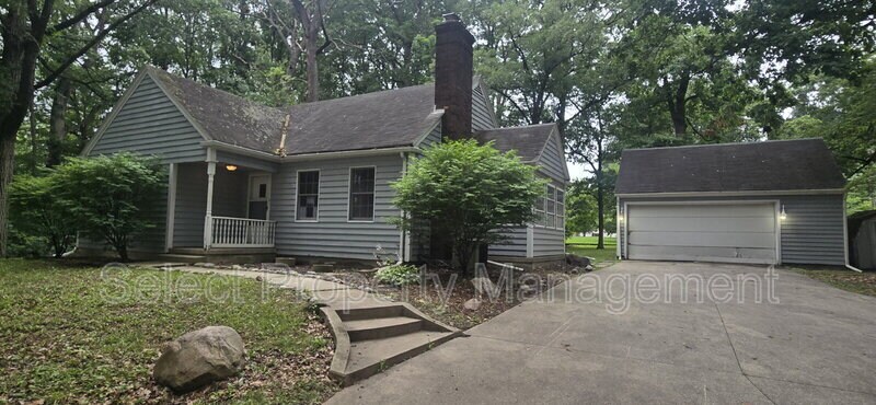 7532 W Jefferson Blvd in Fort Wayne, IN - Building Photo