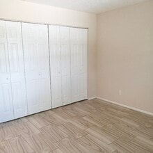 5140 SE 31st St, Unit Unit B in Ocala, FL - Foto de edificio - Building Photo