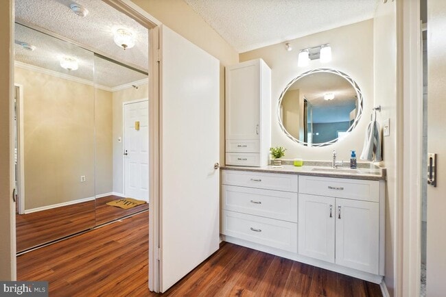 15101 Interlachen Dr in Silver Spring, MD - Building Photo - Building Photo