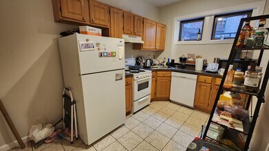 1950 Beacon St, Unit 1 in Boston, MA - Building Photo - Building Photo