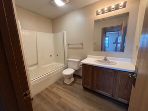 950 49th Ave in Goodview, MN - Foto de edificio - Building Photo