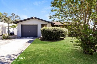 15634 Sea Pines Dr in Hudson, FL - Building Photo