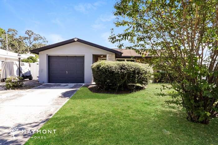 15634 Sea Pines Dr in Hudson, FL - Building Photo