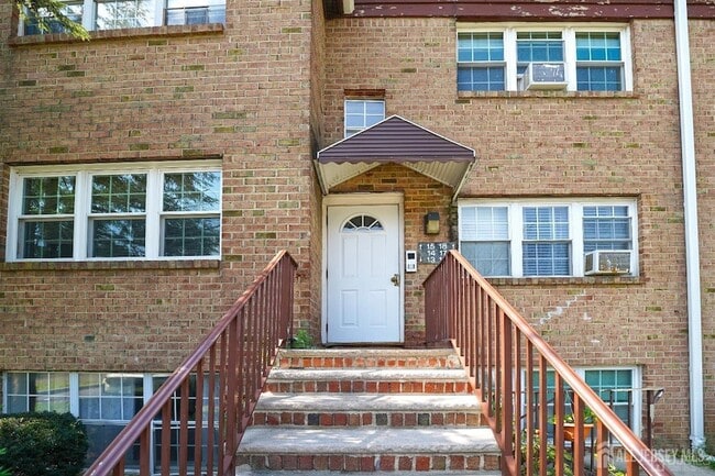 18 College Dr, Unit 18 in Edison, NJ - Building Photo - Building Photo