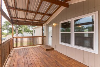 104 E Castleshoals Dr in Granite Shoals, TX - Building Photo - Building Photo