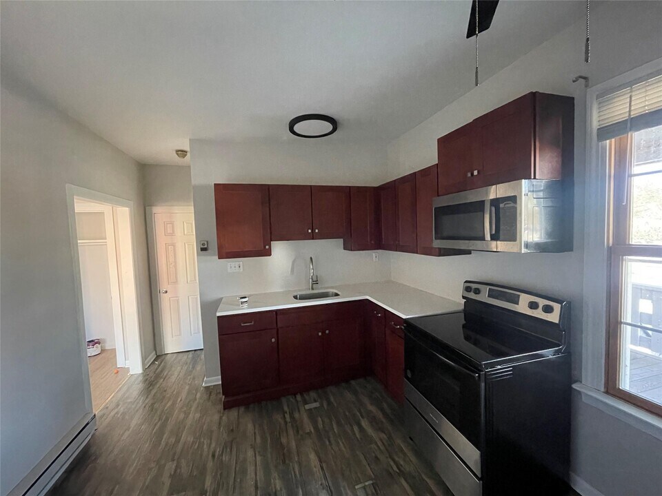 128 South St-Unit -203 in Oyster Bay, NY - Building Photo
