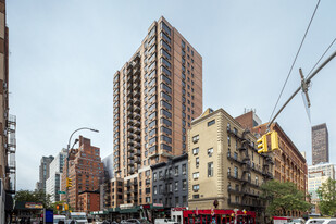 Manhattan Promenade in New York, NY - Foto de edificio - Primary Photo