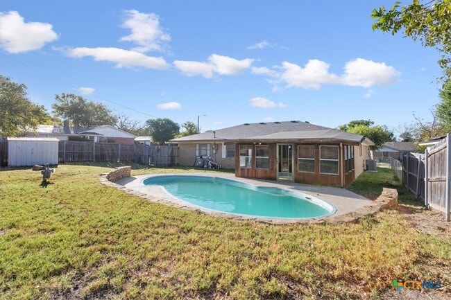 property at 907 Willow Brk St